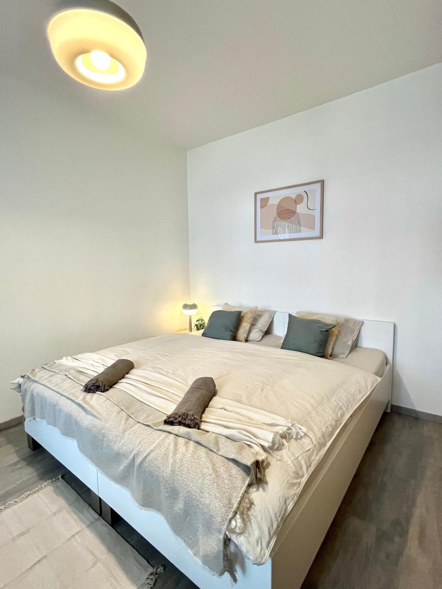 The Elite Suite Downtown 2- Bedroom Apt Ac & Garage Parking Bratislava Exterior foto